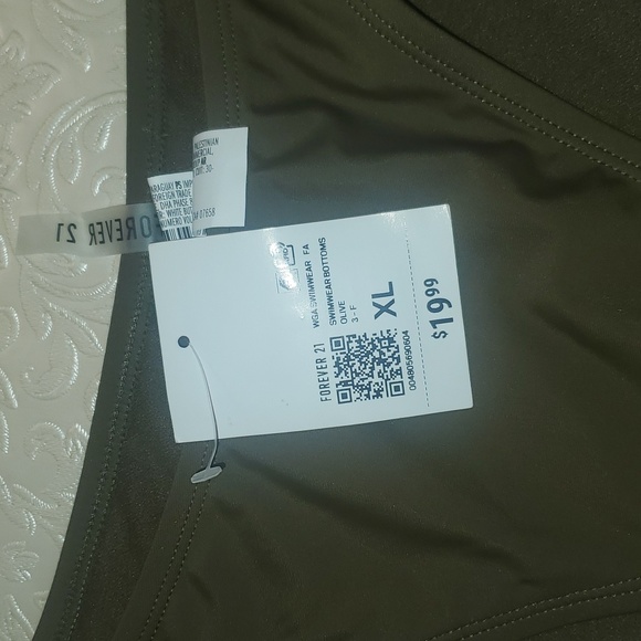 Brand new 2 pieces bathing suit bottom size Xl and top L as shown on the pic - Picture 2 of 7